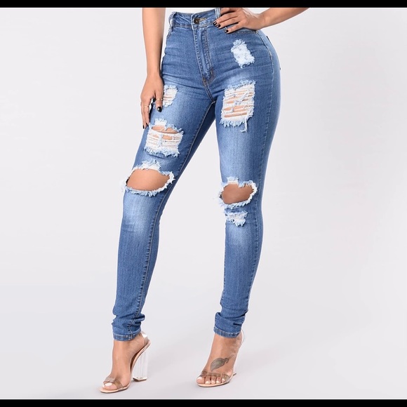 ✨NWT✨ Fashion Nova Distressed Jeans - Picture 1 of 1